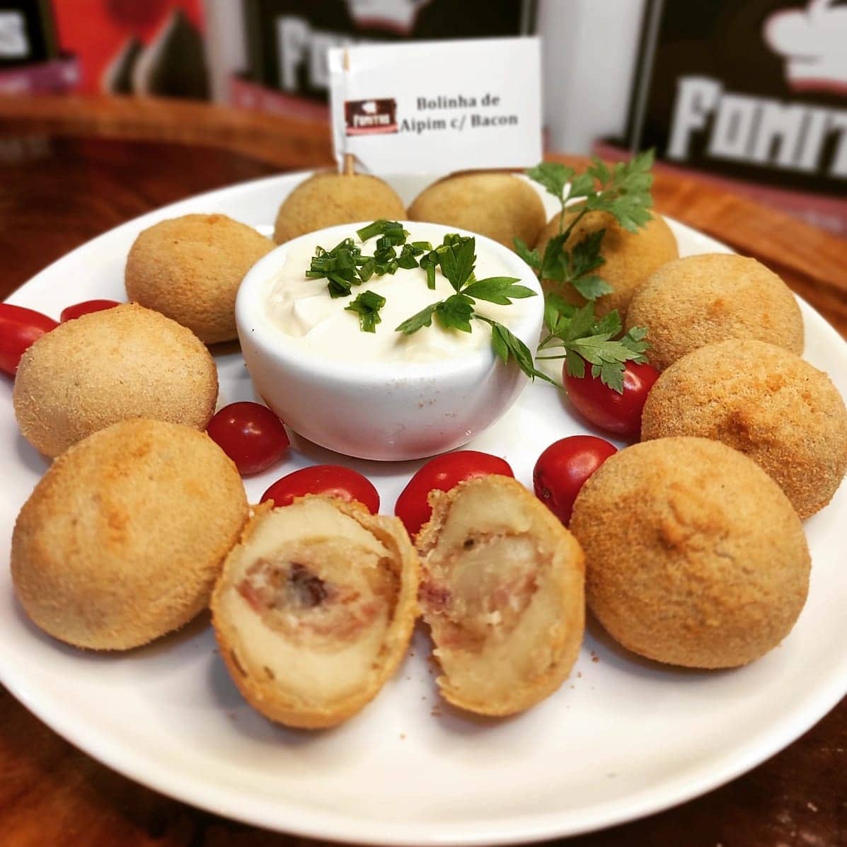Bolinha de Aipim com Bacon