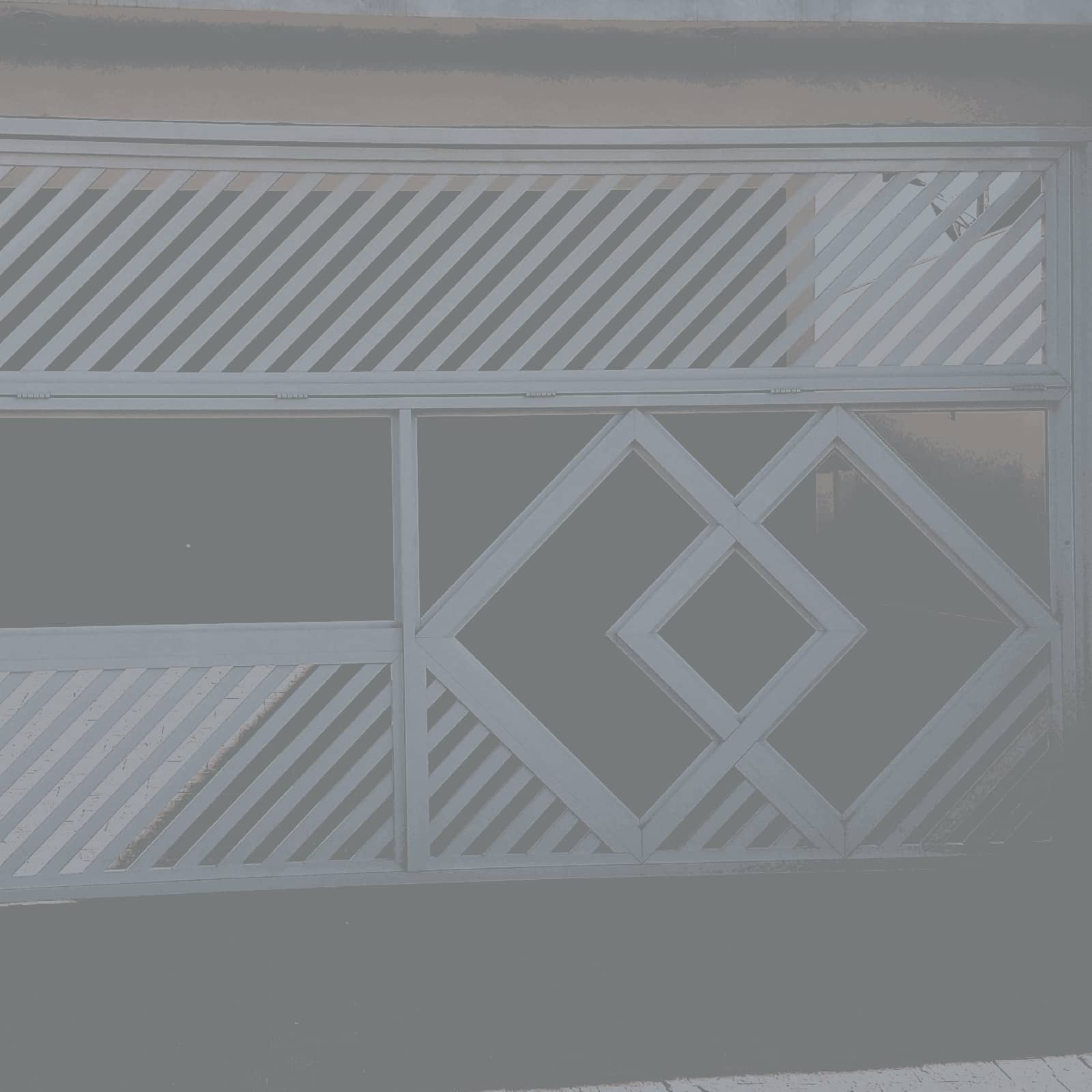 Portão de elevação com vidros