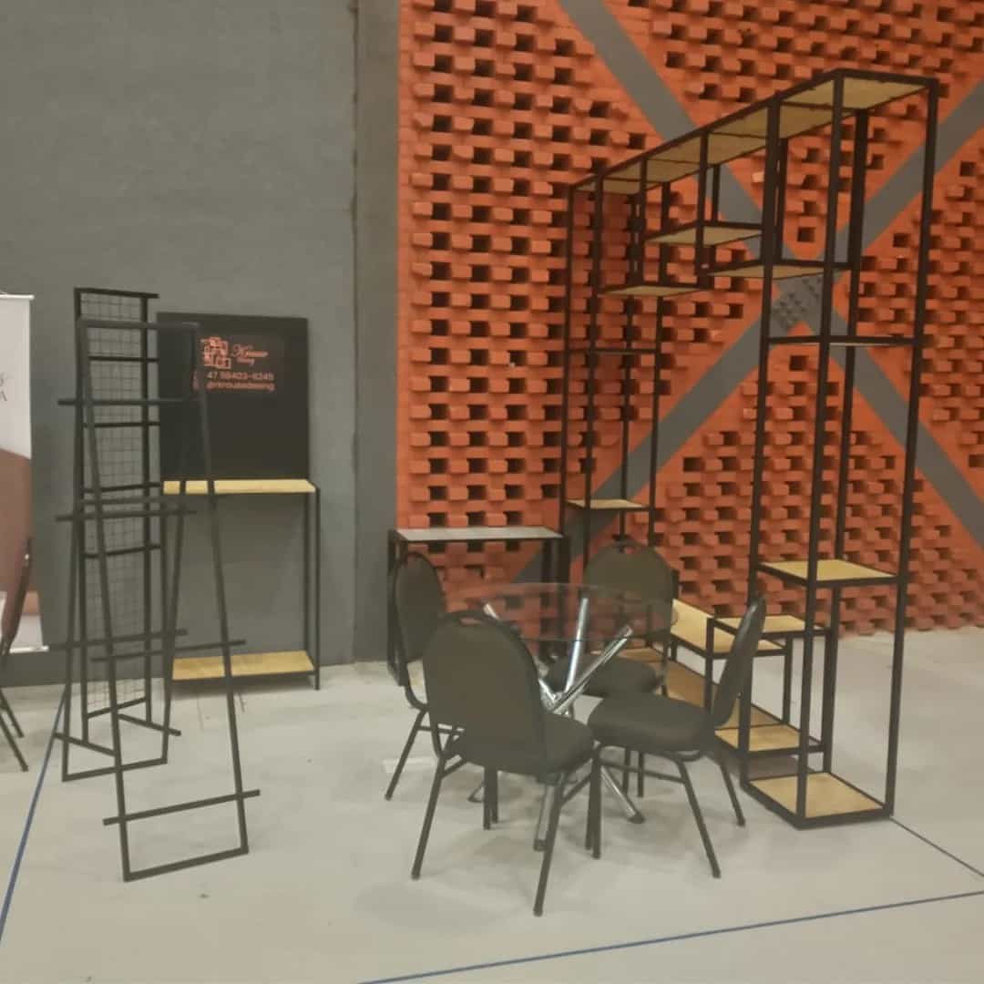 Prateleiras e Painéis Decorativos